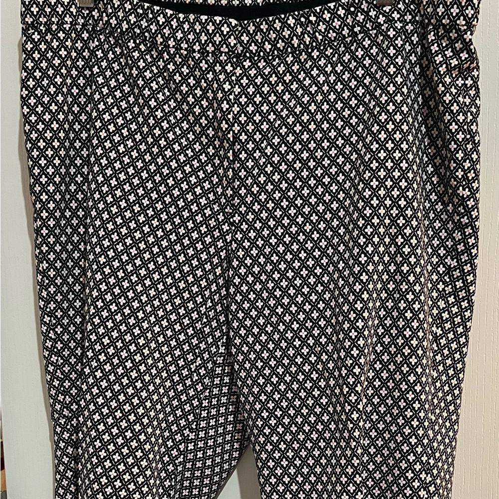 Woman’s plus size capris no pocket has stretch
